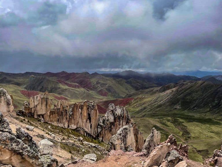 palcoyo-hike-rainbow-mountain-001
