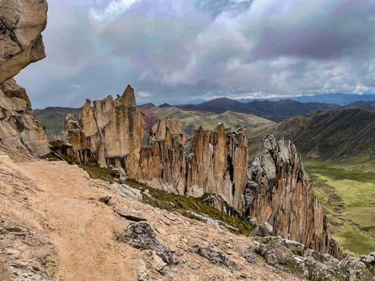palcoyo-hike-rainbow-mountain-002